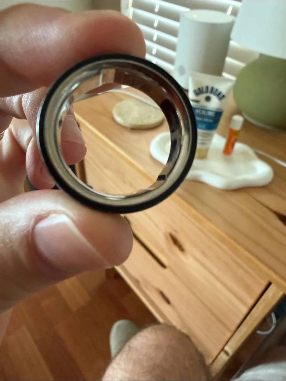 Oura Gen4 Ring with Magnetic Wired Charger Pad in Silver